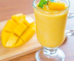 fresh-mango-smoothie_1339-1485