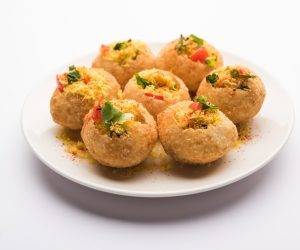 sev-puri-indian-snack-type-chaat-popular-mumbai-pune-from-maharashtra-it-s-roadside-food-also-served-as-starter-restaurants_466689-37647